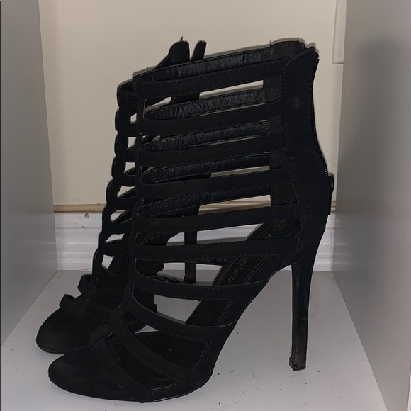 Black Heels - Picture 2 of 2